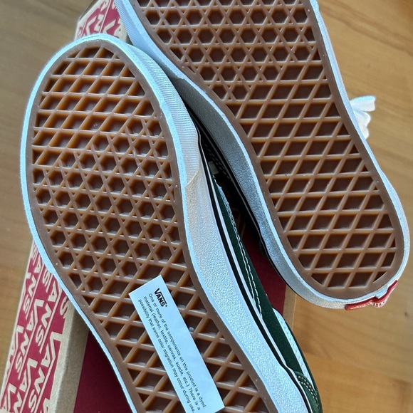 Vans youth size 4.0 forest green suede sneakers. - Picture 3 of 5